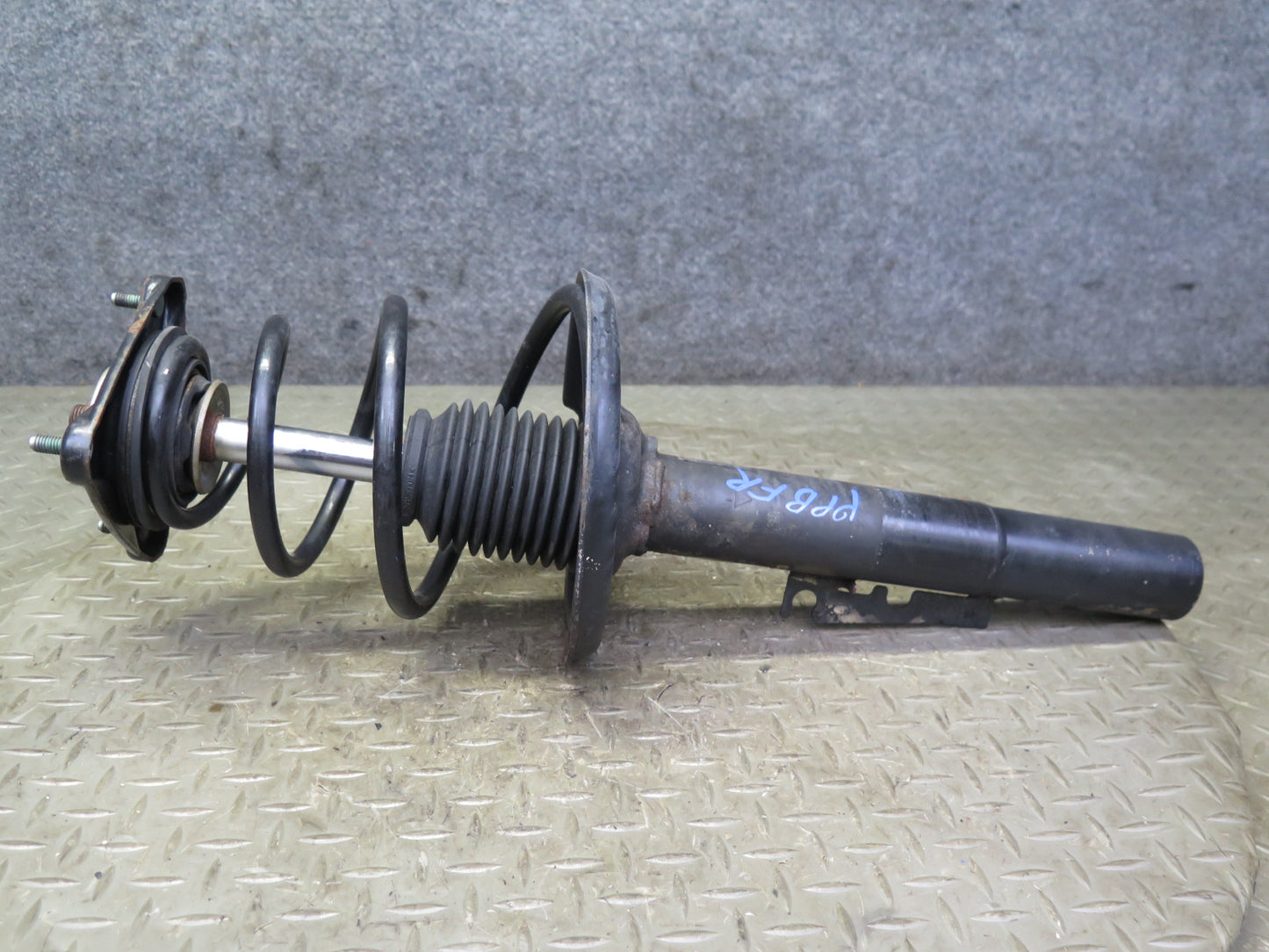 1997-2004 Porsche Boxster 986 Front Left & Right Side Strut Shock Absorber Set