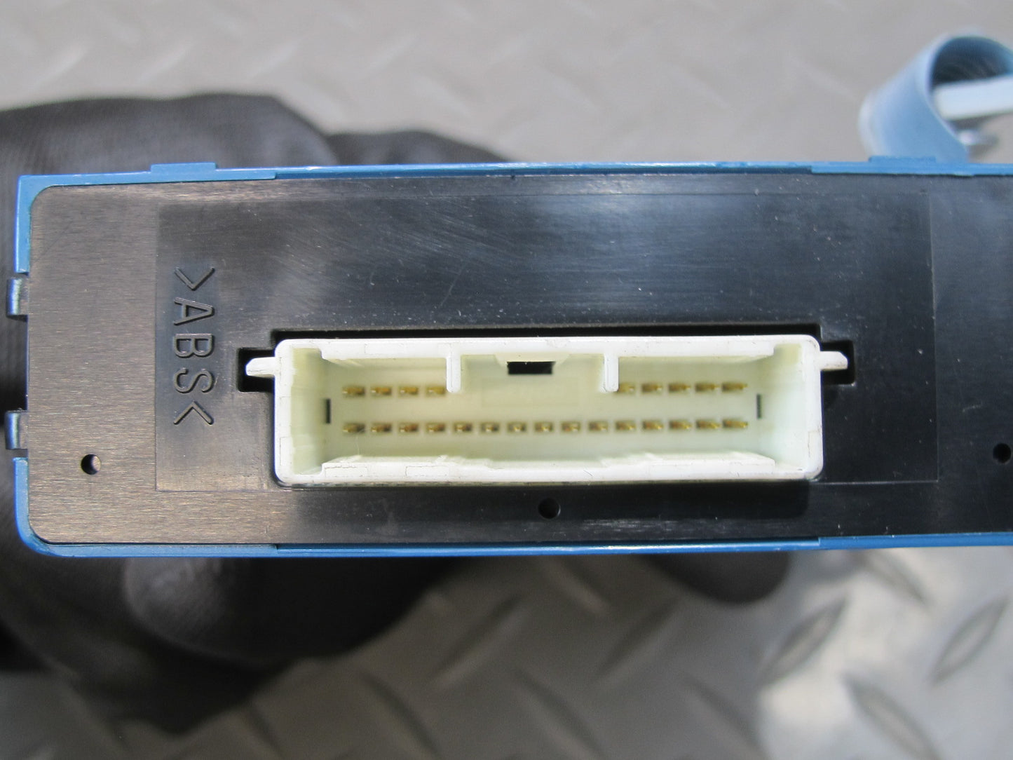 04-06 Lexus UCF30L LS430 Network Gateway Control Module 89111-50040 OEM