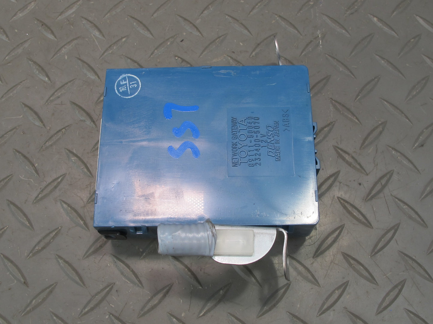 04-06 Lexus UCF30L LS430 Network Gateway Control Module 89111-50040 OEM