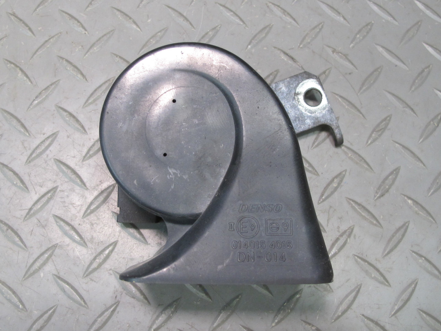 04-06 Lexus UCF30L LS430 Set of 2 High & Low Tone Note Pitch Horn Signal OEM