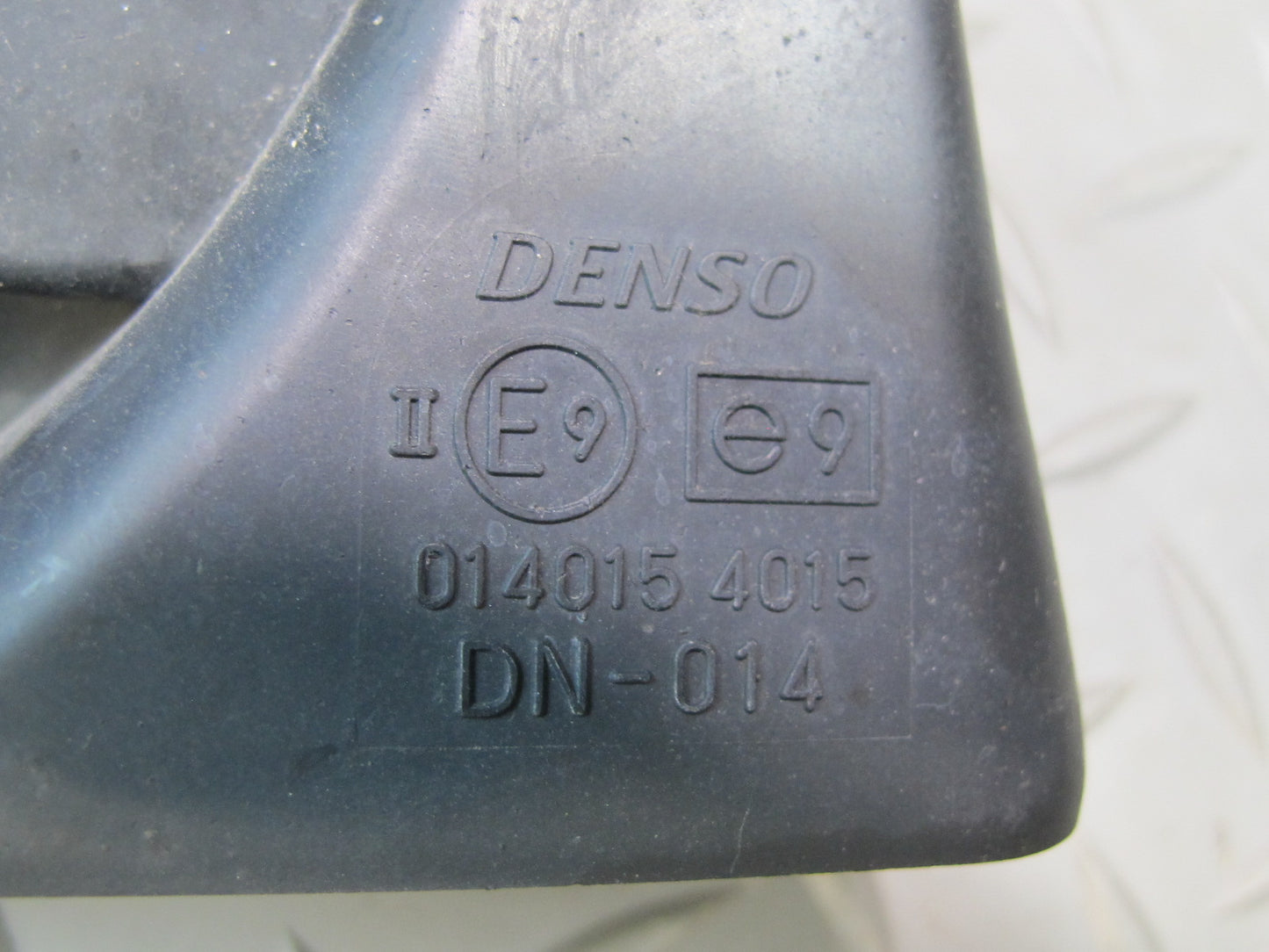 04-06 Lexus UCF30L LS430 Set of 2 High & Low Tone Note Pitch Horn Signal OEM