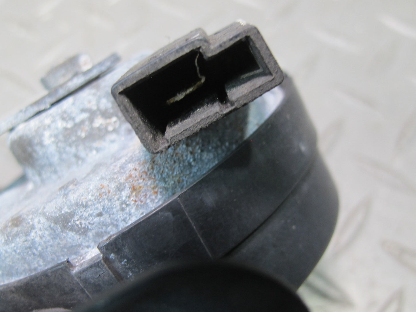 04-06 Lexus UCF30L LS430 Set of 2 High & Low Tone Note Pitch Horn Signal OEM