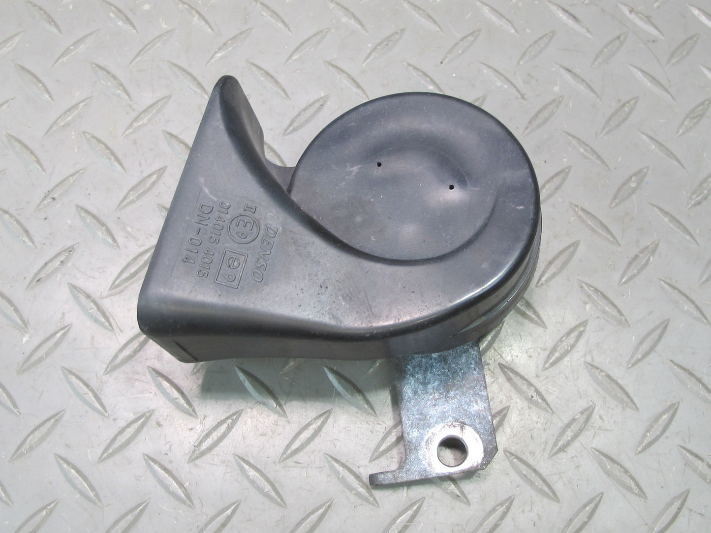 04-06 Lexus UCF30L LS430 Set of 2 High & Low Tone Note Pitch Horn Signal OEM