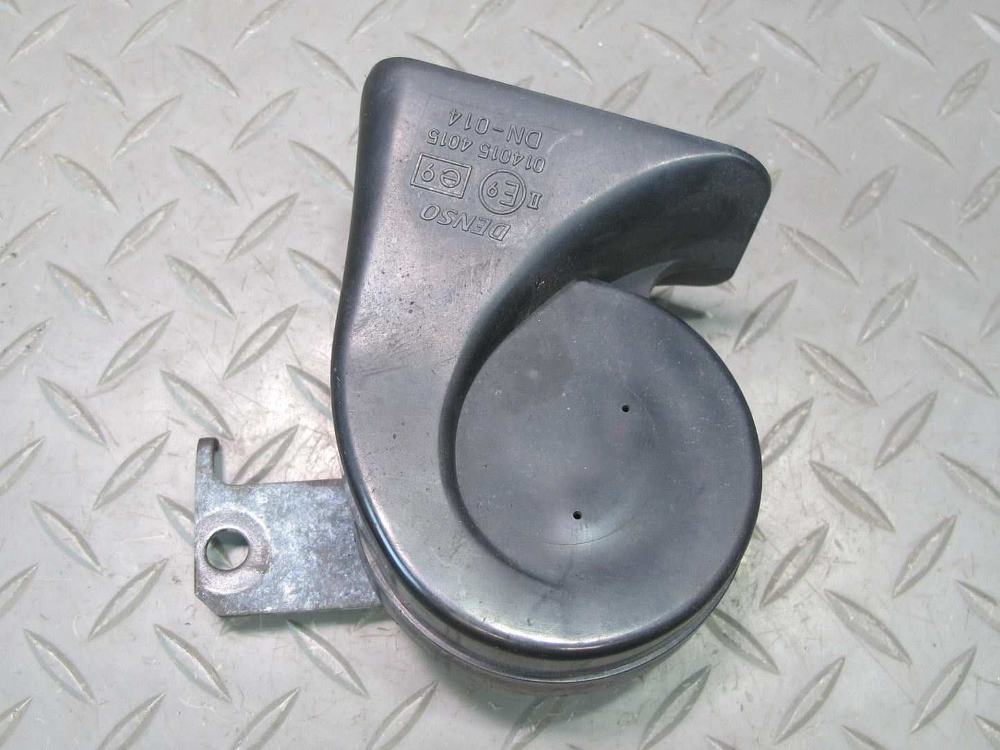 04-06 Lexus UCF30L LS430 Set of 2 High & Low Tone Note Pitch Horn Signal OEM