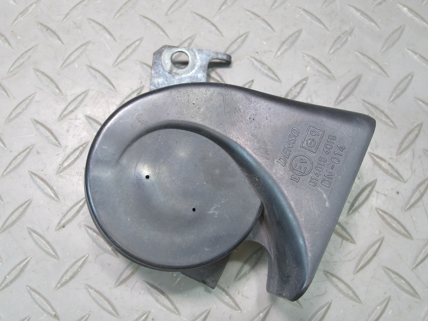 04-06 Lexus UCF30L LS430 Set of 2 High & Low Tone Note Pitch Horn Signal OEM