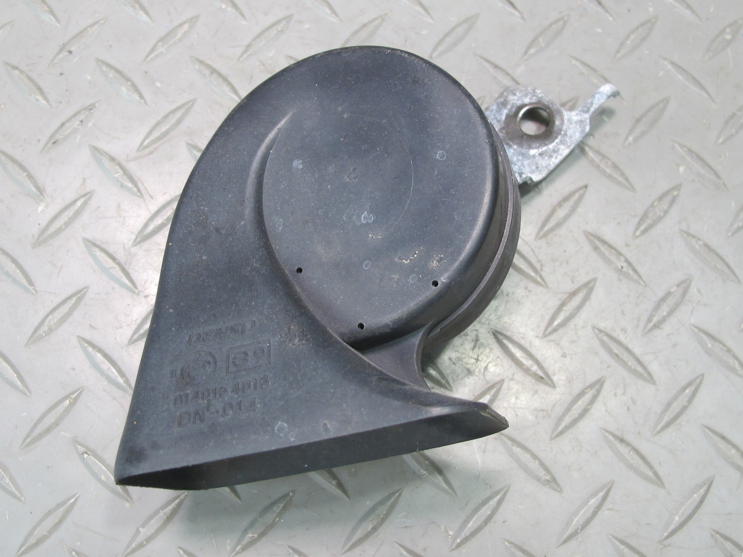 04-06 Lexus UCF30L LS430 Set of 2 High & Low Tone Note Pitch Horn Signal OEM