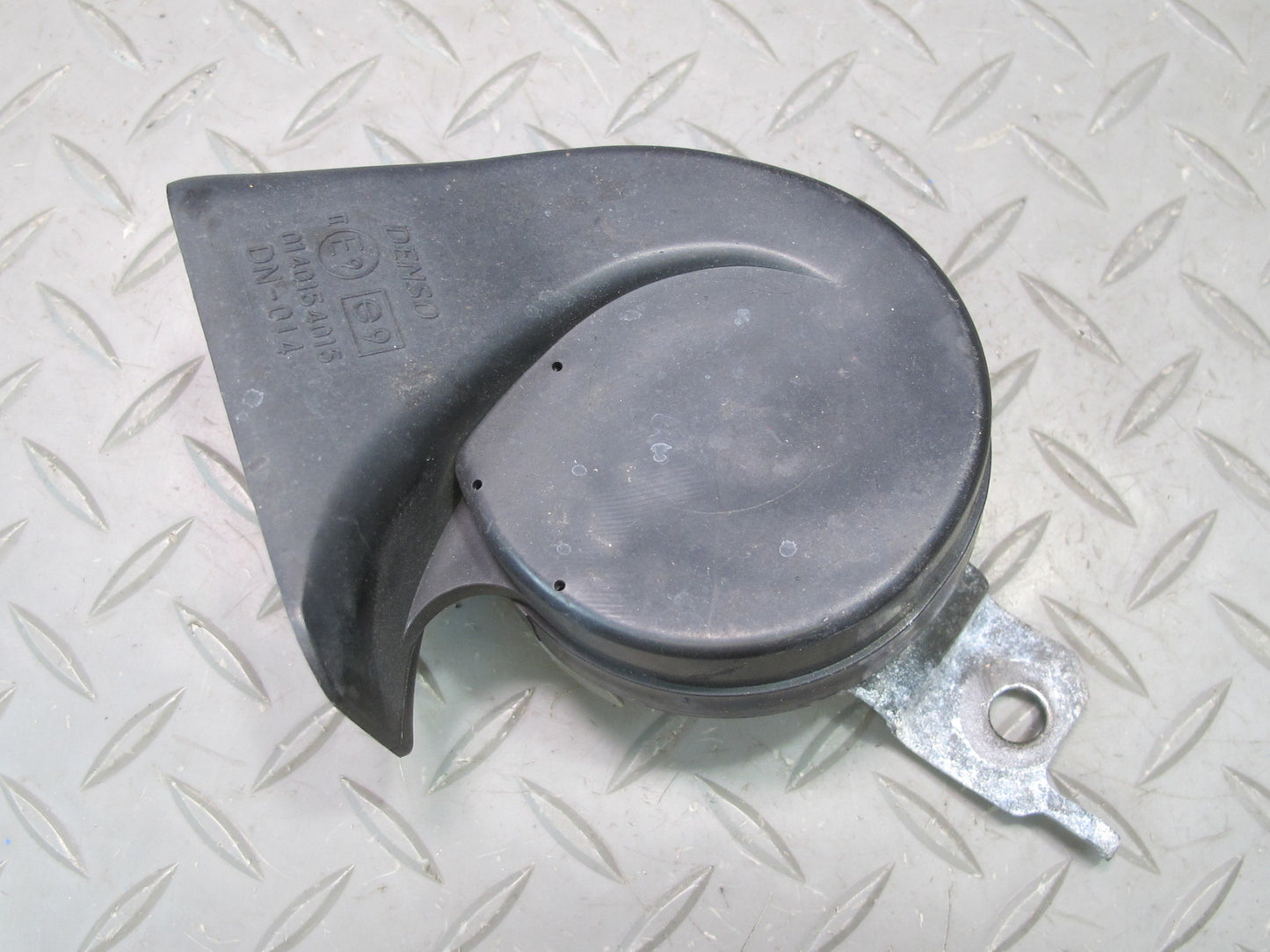 04-06 Lexus UCF30L LS430 Set of 2 High & Low Tone Note Pitch Horn Signal OEM