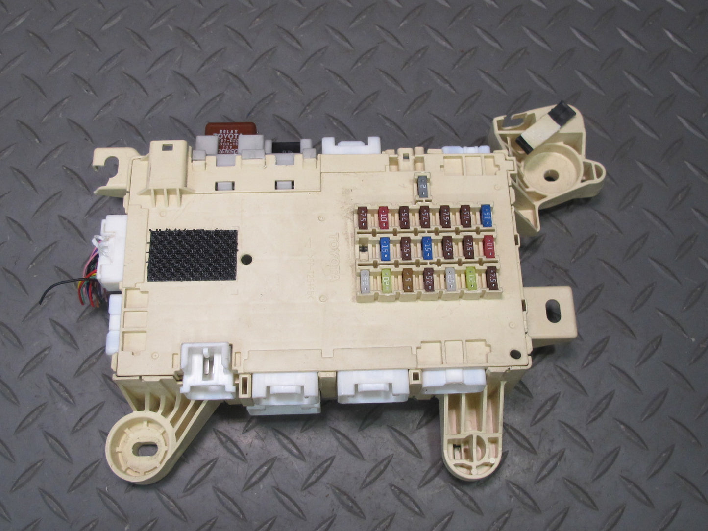 04-06 Lexus UCF30L LS430 Front Right Fuse Relay Junction Box Module OEM