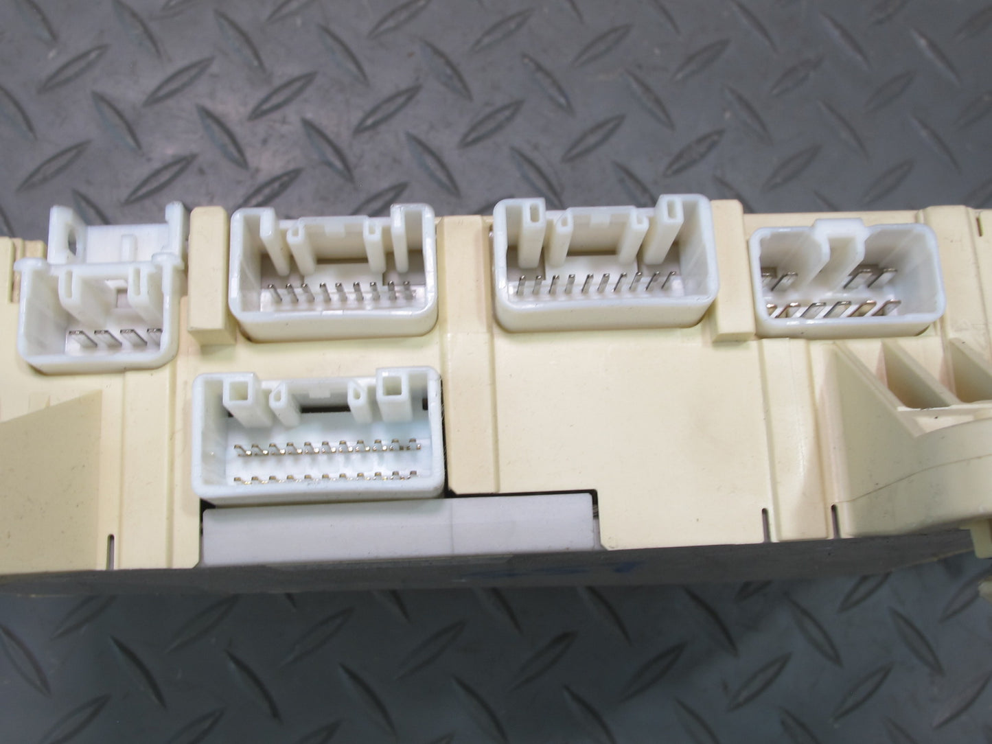 04-06 Lexus UCF30L LS430 Front Right Fuse Relay Junction Box Module OEM