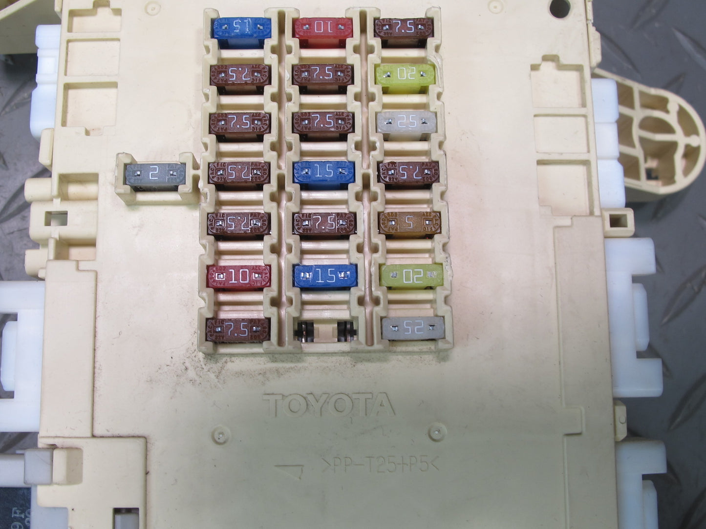 04-06 Lexus UCF30L LS430 Front Right Fuse Relay Junction Box Module OEM