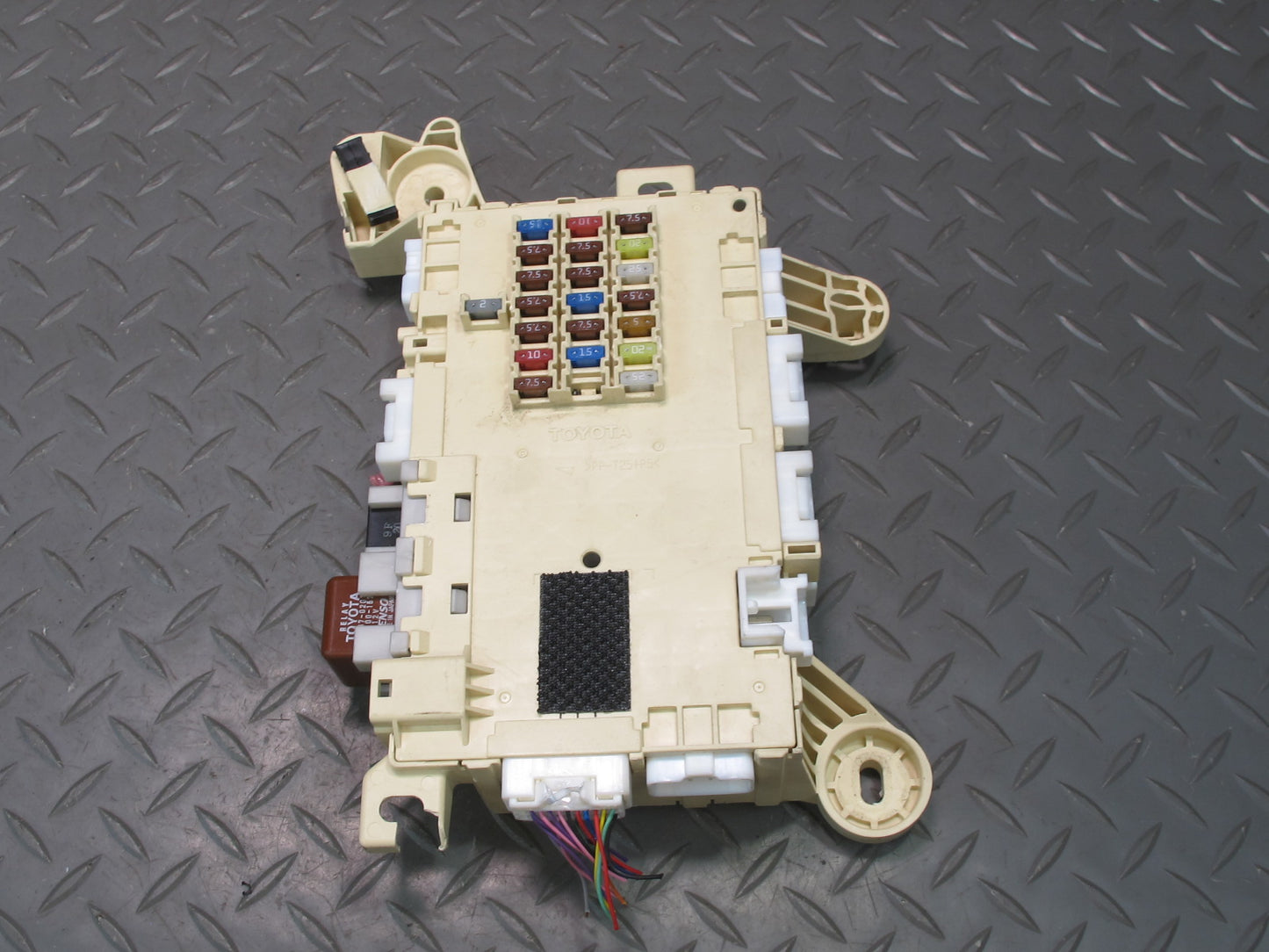 04-06 Lexus UCF30L LS430 Front Right Fuse Relay Junction Box Module OEM