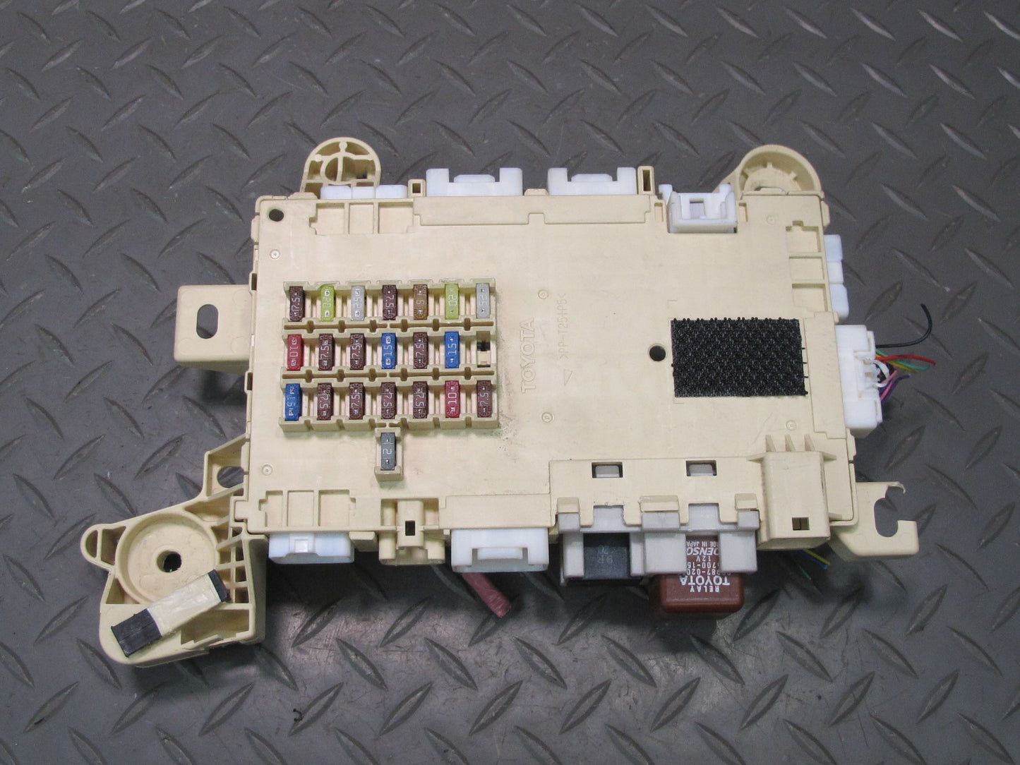 04-06 Lexus UCF30L LS430 Front Right Fuse Relay Junction Box Module OEM