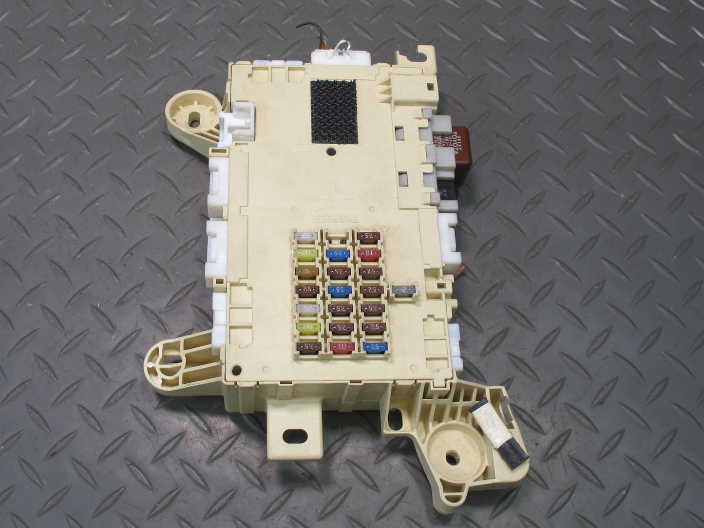 04-06 Lexus UCF30L LS430 Front Right Fuse Relay Junction Box Module OEM