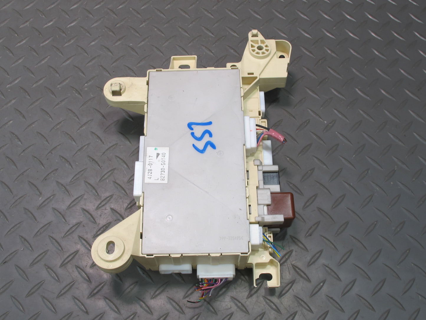 04-06 Lexus UCF30L LS430 Front Right Fuse Relay Junction Box Module OEM