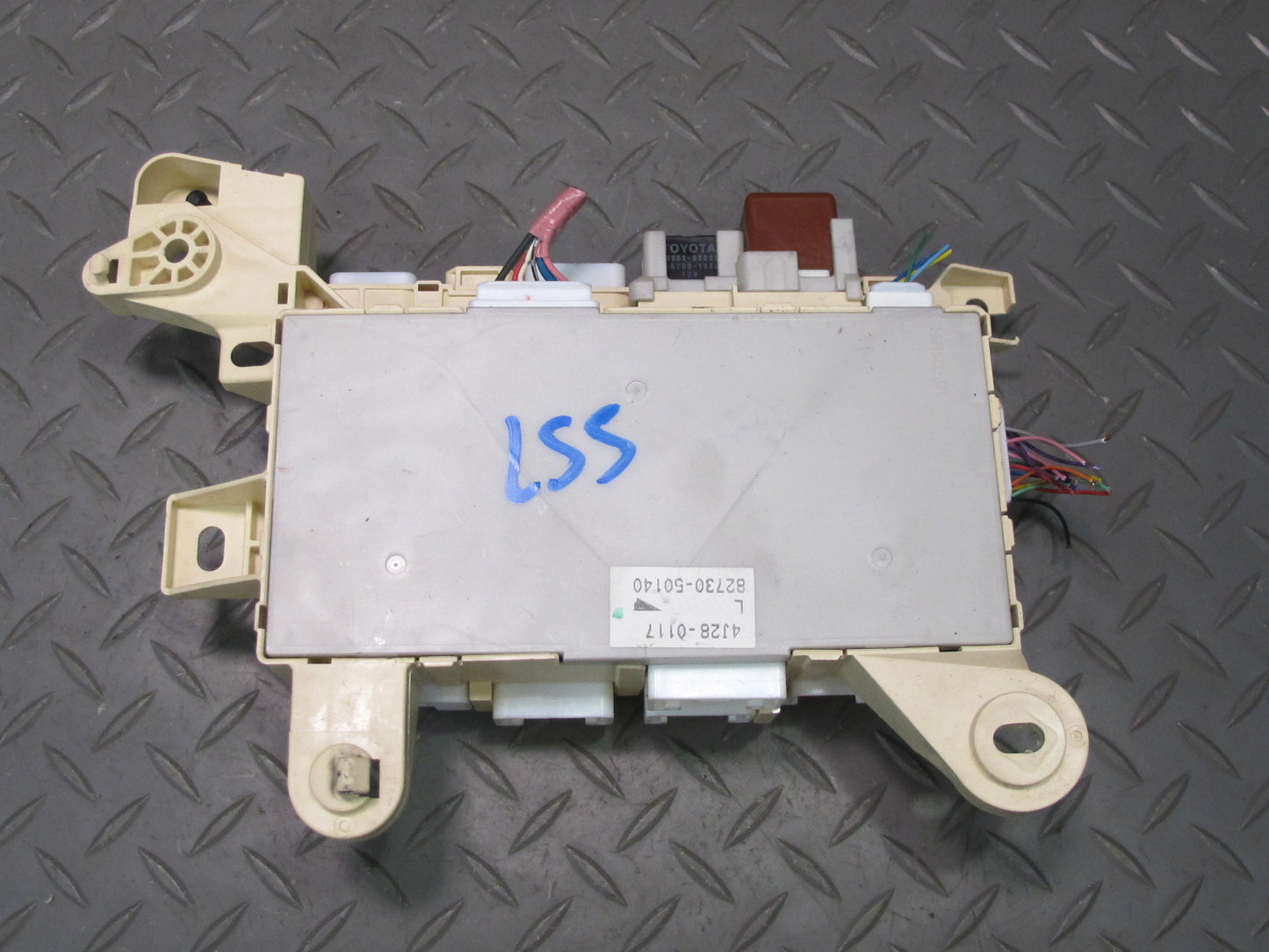 04-06 Lexus UCF30L LS430 Front Right Fuse Relay Junction Box Module OEM