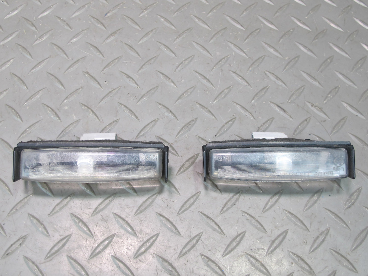 01-06 Lexus UCF30L LS430 Set of 2 Rear Trunk License Plate Light Lamp OEM