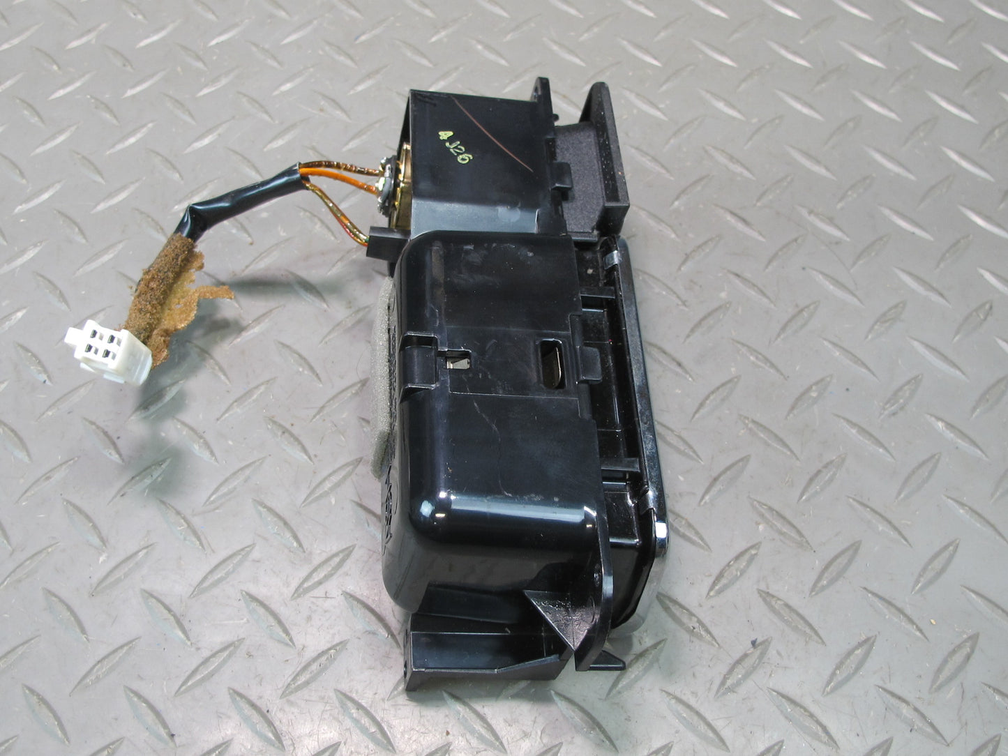 01-06 Lexus UCF30L LS430 Front Center Console Ashtray OEM