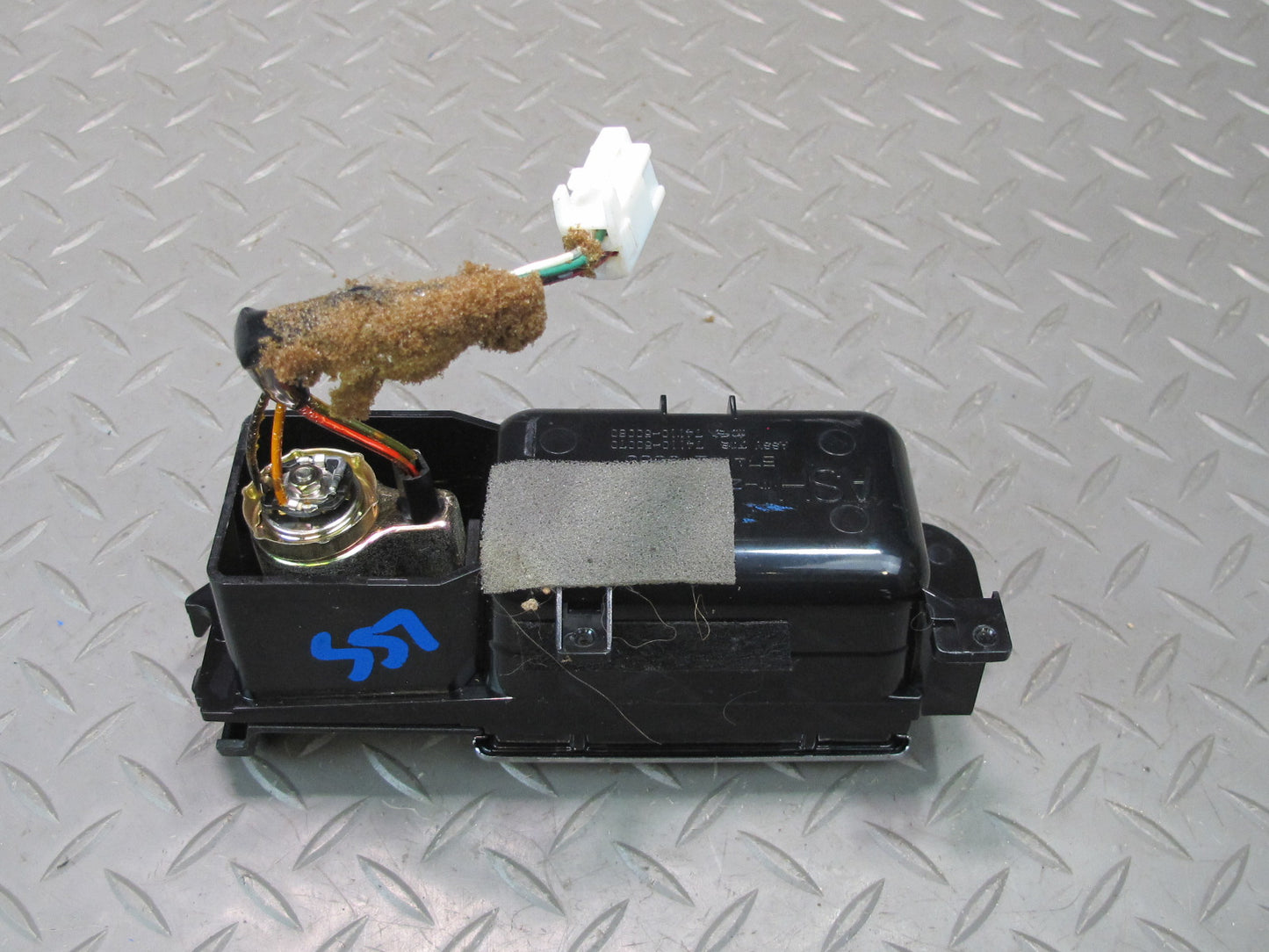 01-06 Lexus UCF30L LS430 Front Center Console Ashtray OEM