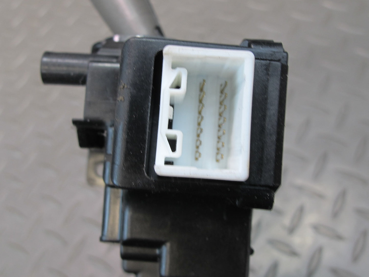 04-06 Lexus UCF30L LS430 Steering Column Headlight Turn Signal Wiper Switch OEM