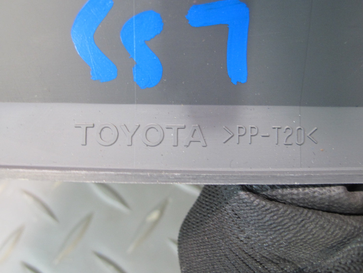 01-06 Lexus UCF30L LS430 Rear Third 3RD Brake Light Lamp OEM