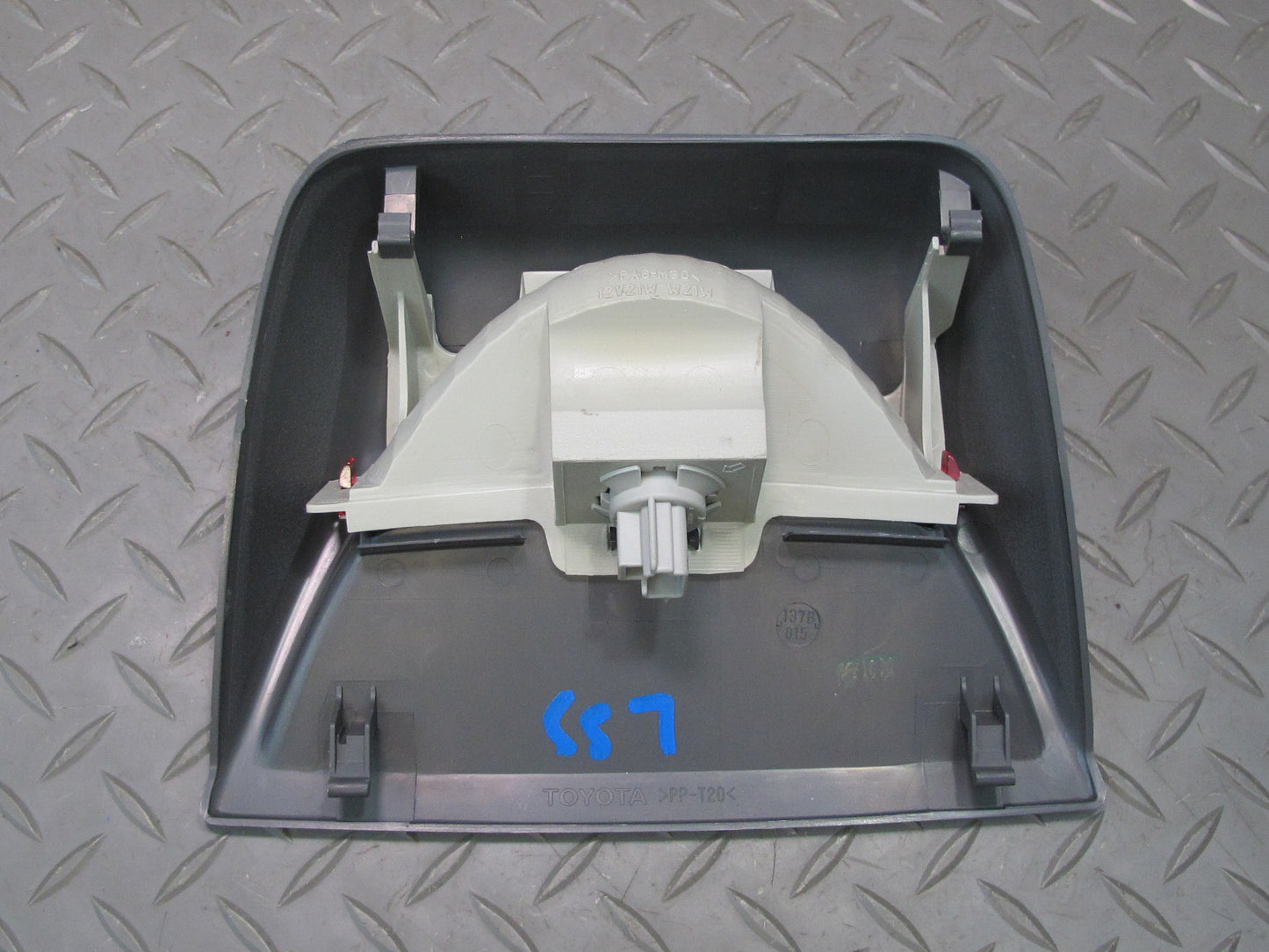 01-06 Lexus UCF30L LS430 Rear Third 3RD Brake Light Lamp OEM