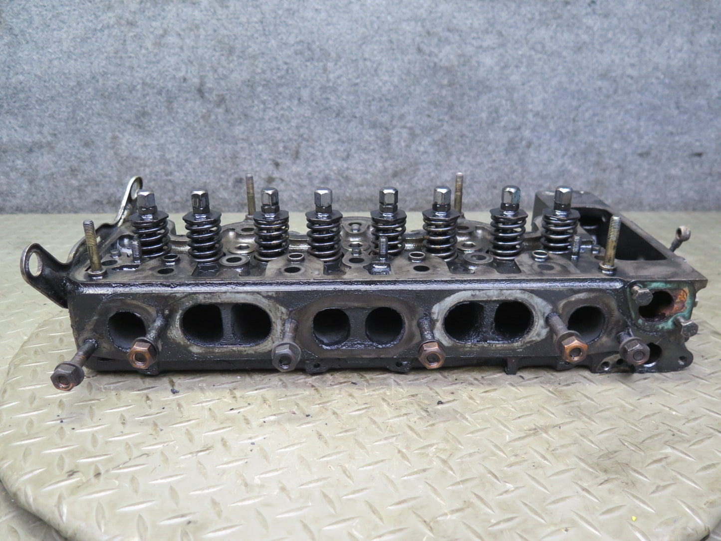 81-83 Mercedes W123 240D 2.4L 616.912 Diesel Engine Motor Cylinder Head 117K OEM