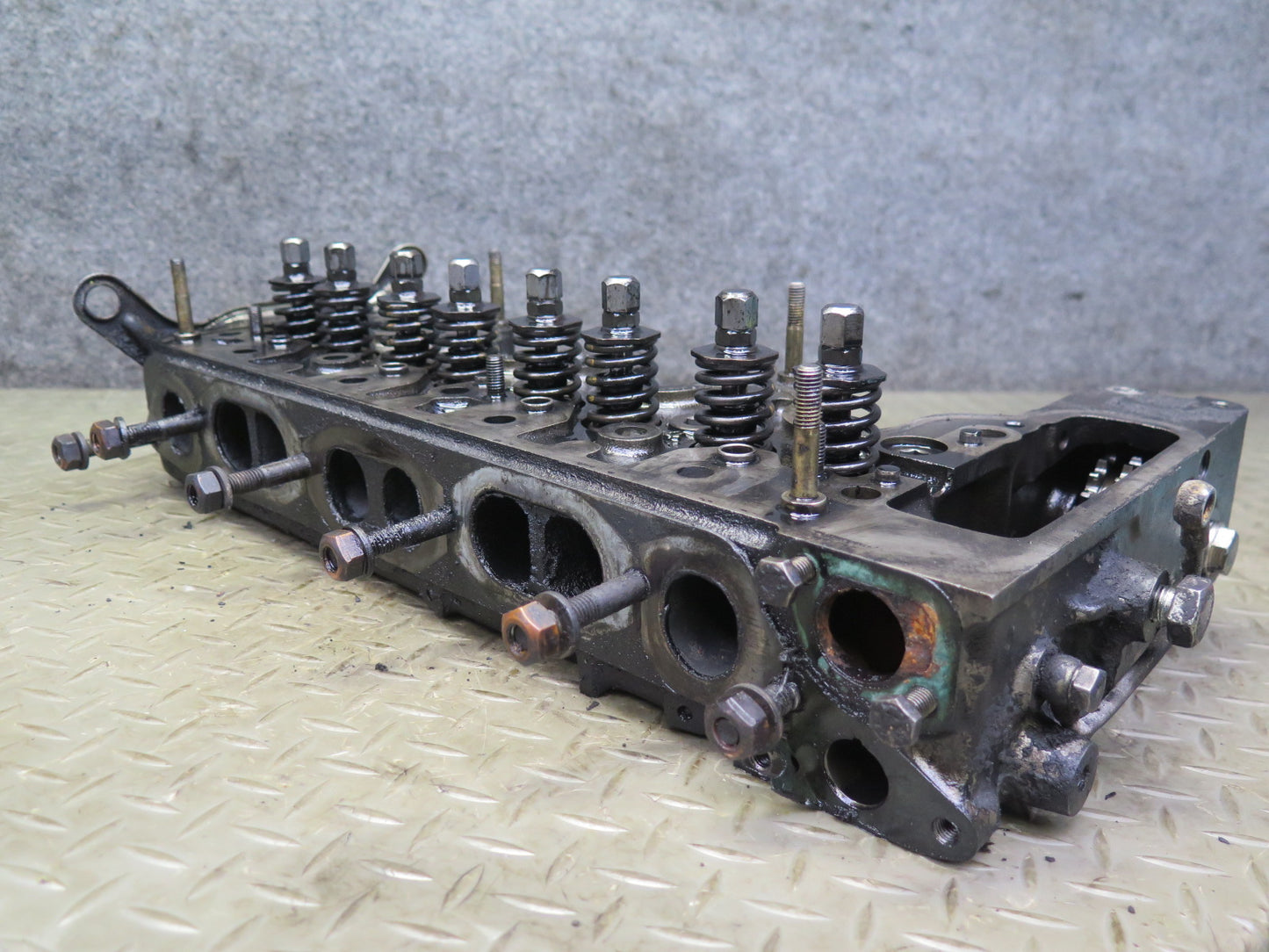 81-83 Mercedes W123 240D 2.4L 616.912 Diesel Engine Motor Cylinder Head 117K OEM