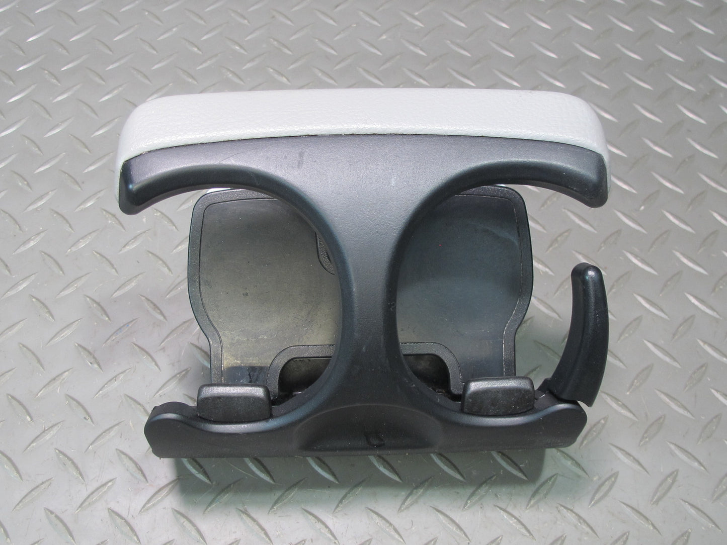 01-06 Lexus UCF30L LS430 Front Center Console CUP Holder Assembly OEM