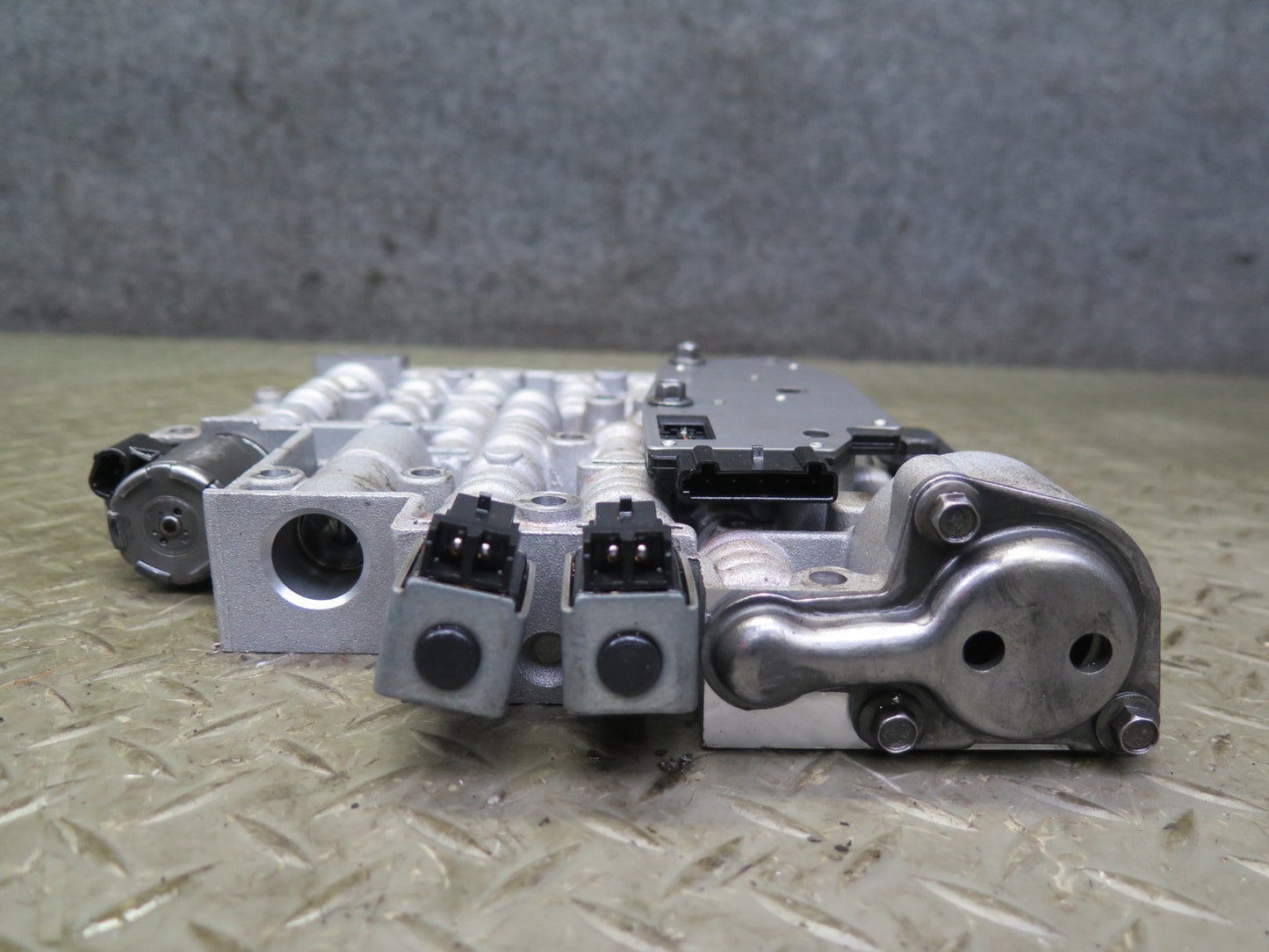 05-06 Chevrolet SSR 6.0L 4L65E Automatic Transmission Valve Body Mechatronic OEM