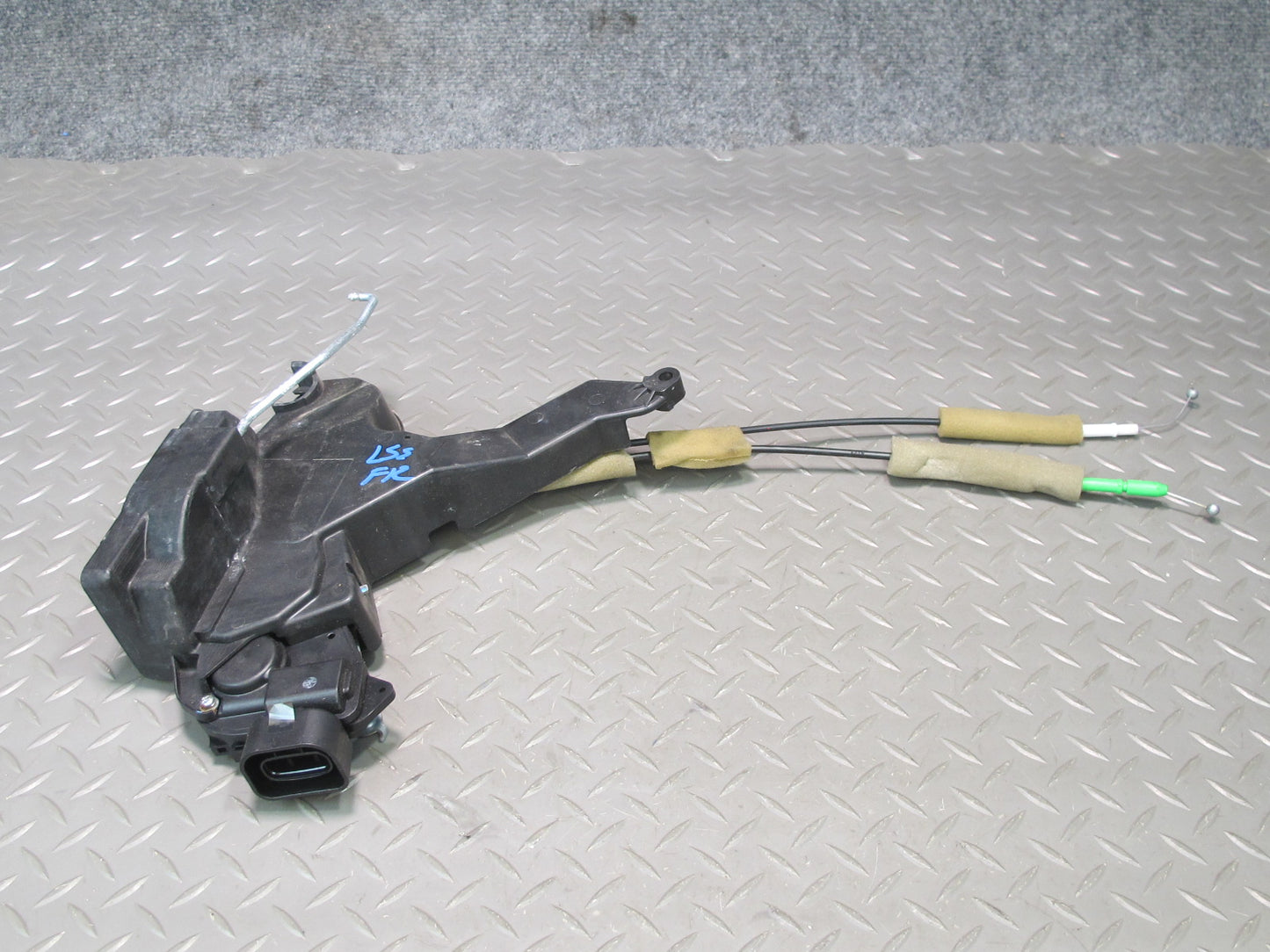 02-06 Lexus UCF30L LS430 Front Right Door Lock Latch Actuator NO Soft Close OEM
