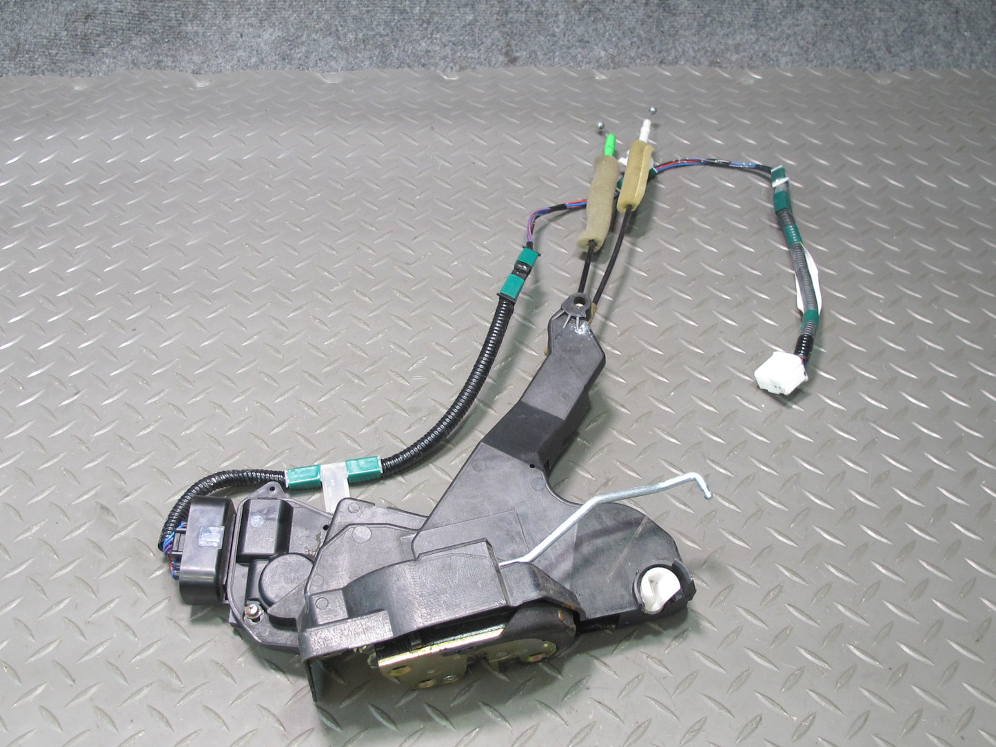 02-06 Lexus UCF30L LS430 Front Left Door Lock Latch Actuator NO Soft Close OEM