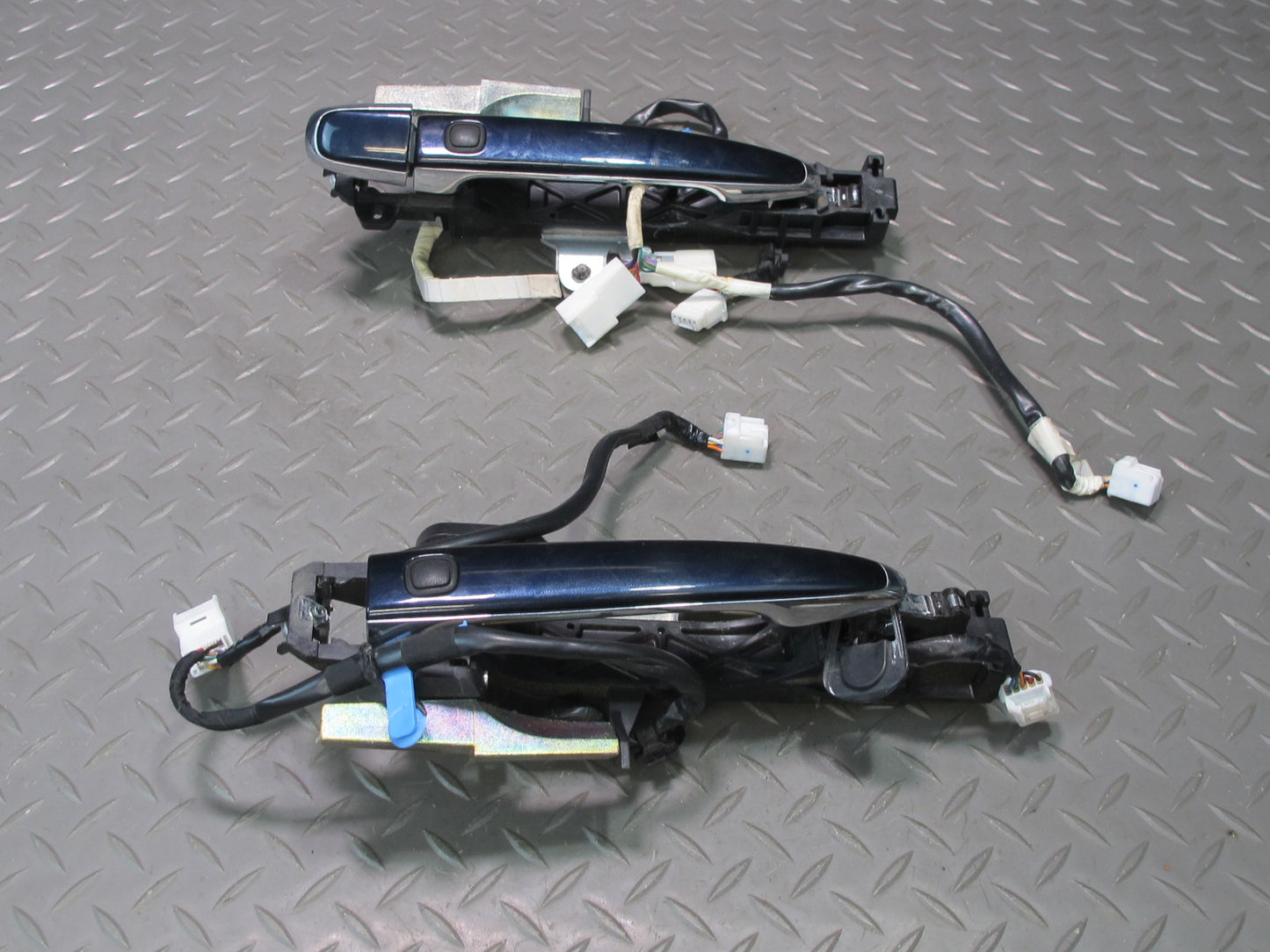 04-06 Lexus LS430 Front Left & Right Door Exterior Handle Set w Keyless Blue OEM