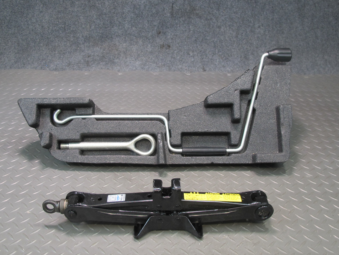 01-06 Lexus UCF30L LS430 Emergency Spare Tire Lift Jack w TOW Hook & Foam OEM