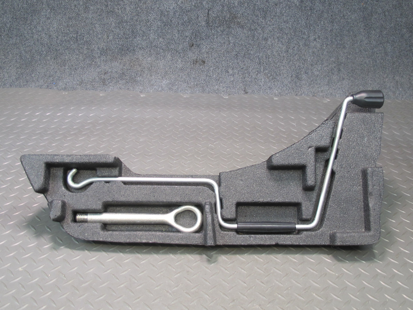 01-06 Lexus UCF30L LS430 Emergency Spare Tire Lift Jack w TOW Hook & Foam OEM