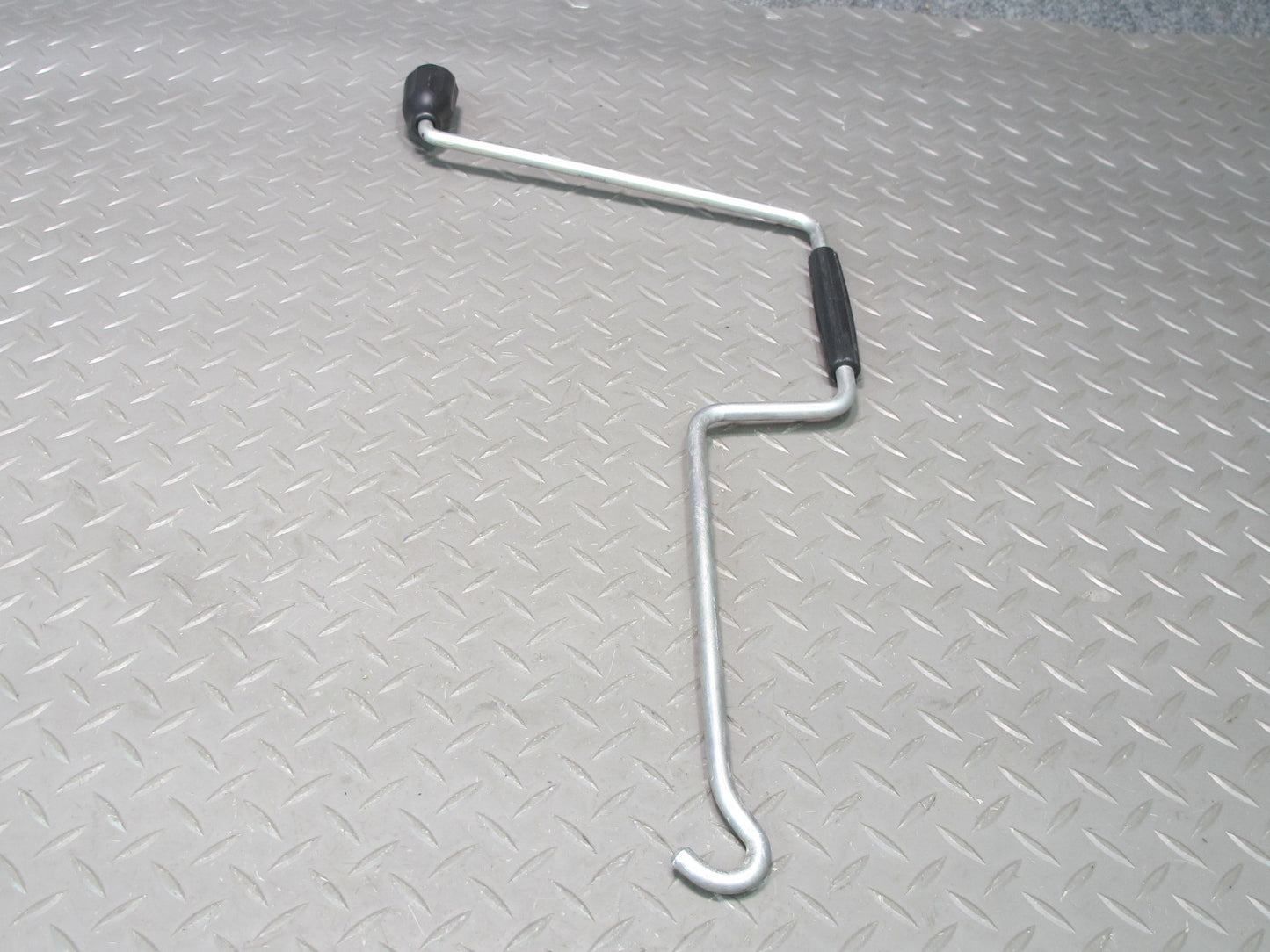 01-06 Lexus UCF30L LS430 Emergency Spare Tire Lift Jack w TOW Hook & Foam OEM