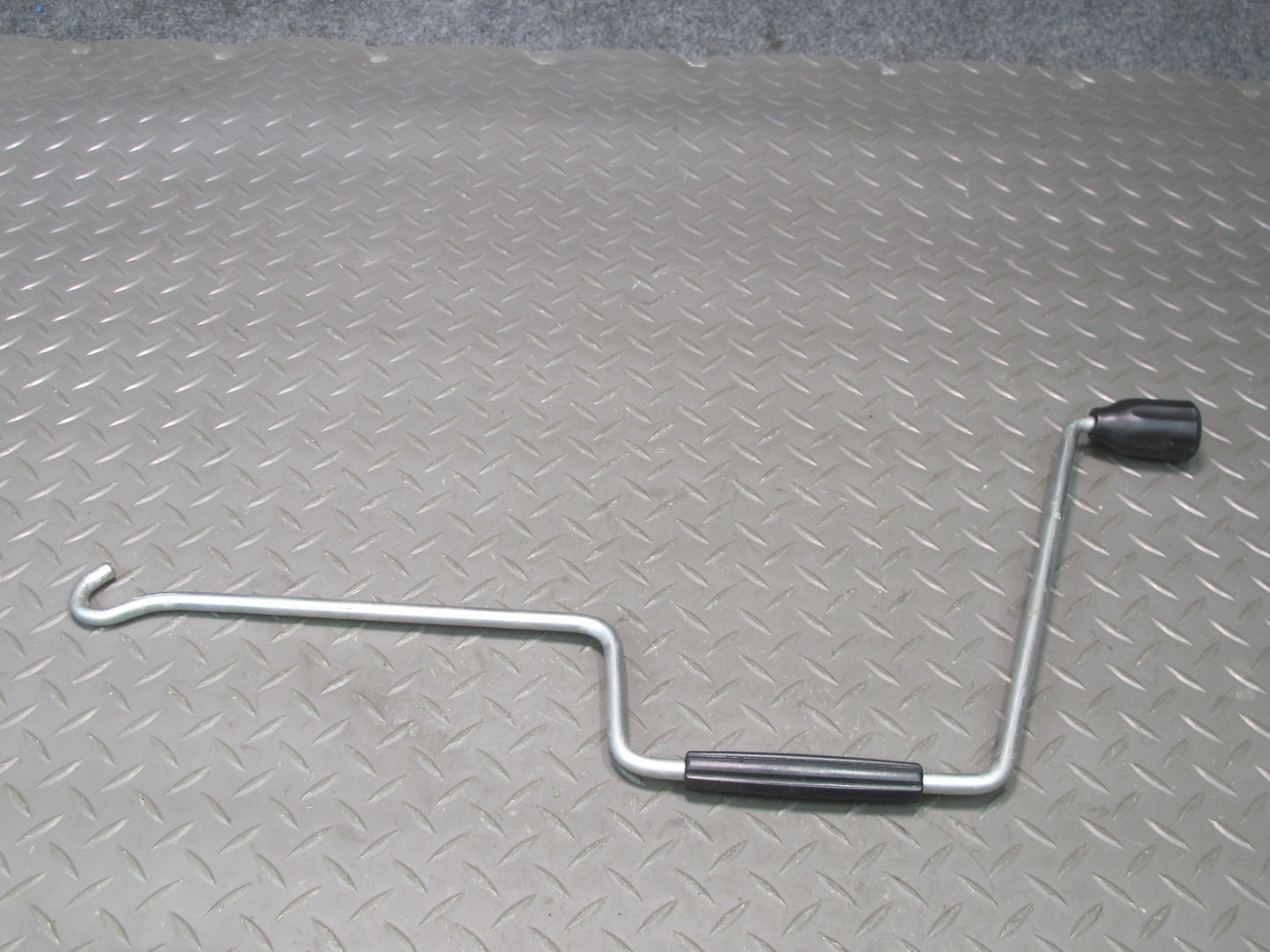 01-06 Lexus UCF30L LS430 Emergency Spare Tire Lift Jack w TOW Hook & Foam OEM