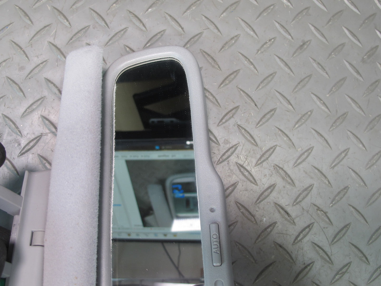 04-06 Lexus UCF30L LS430 Auto Dimming Interior Rear View Mirror w Sun Visor OEM