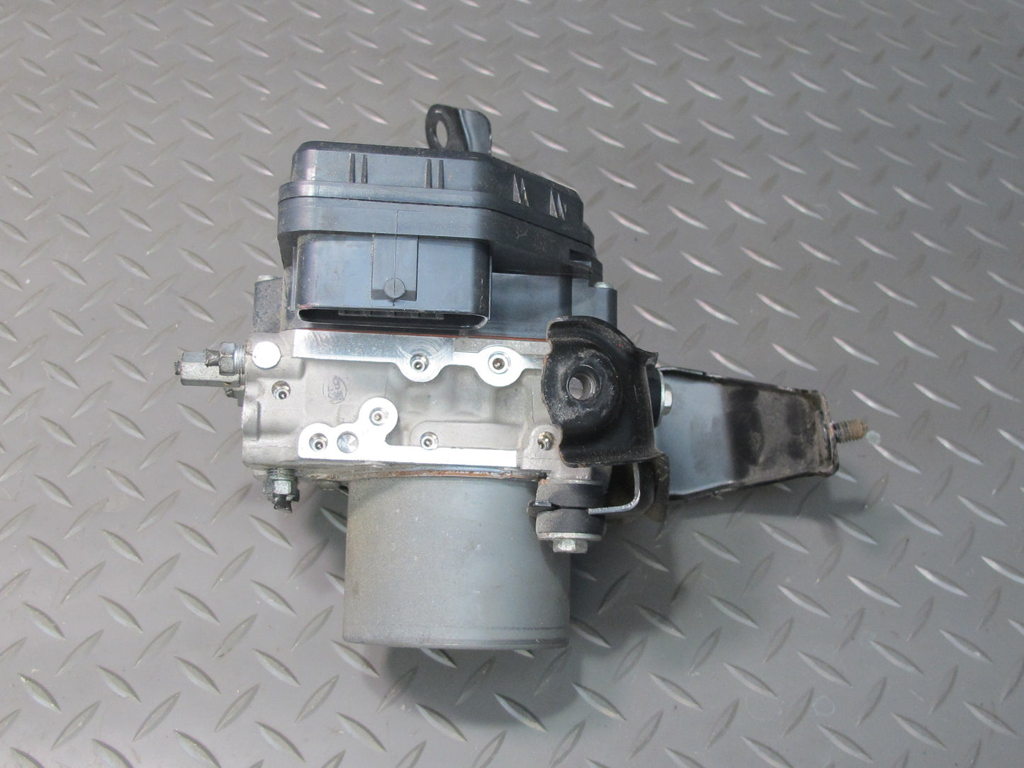 2010 Lexus GSE20L IS250 RWD Convertible Anti Lock Brake ABS Pump Module Unit OEM