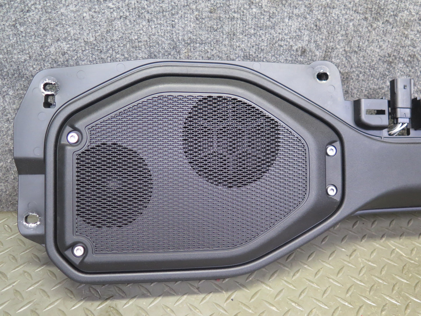 18-23 Jeep Wrangler JL Overhead Speaker Enclosure Alpine Sound Bar 6AH08TX7AD