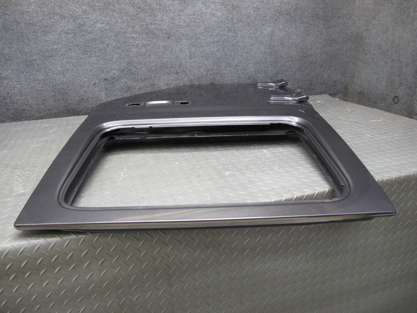 18-26 Jeep Wrangler JL 4-DOOR Rear Left Door Shell Panel Granite Metallic OEM