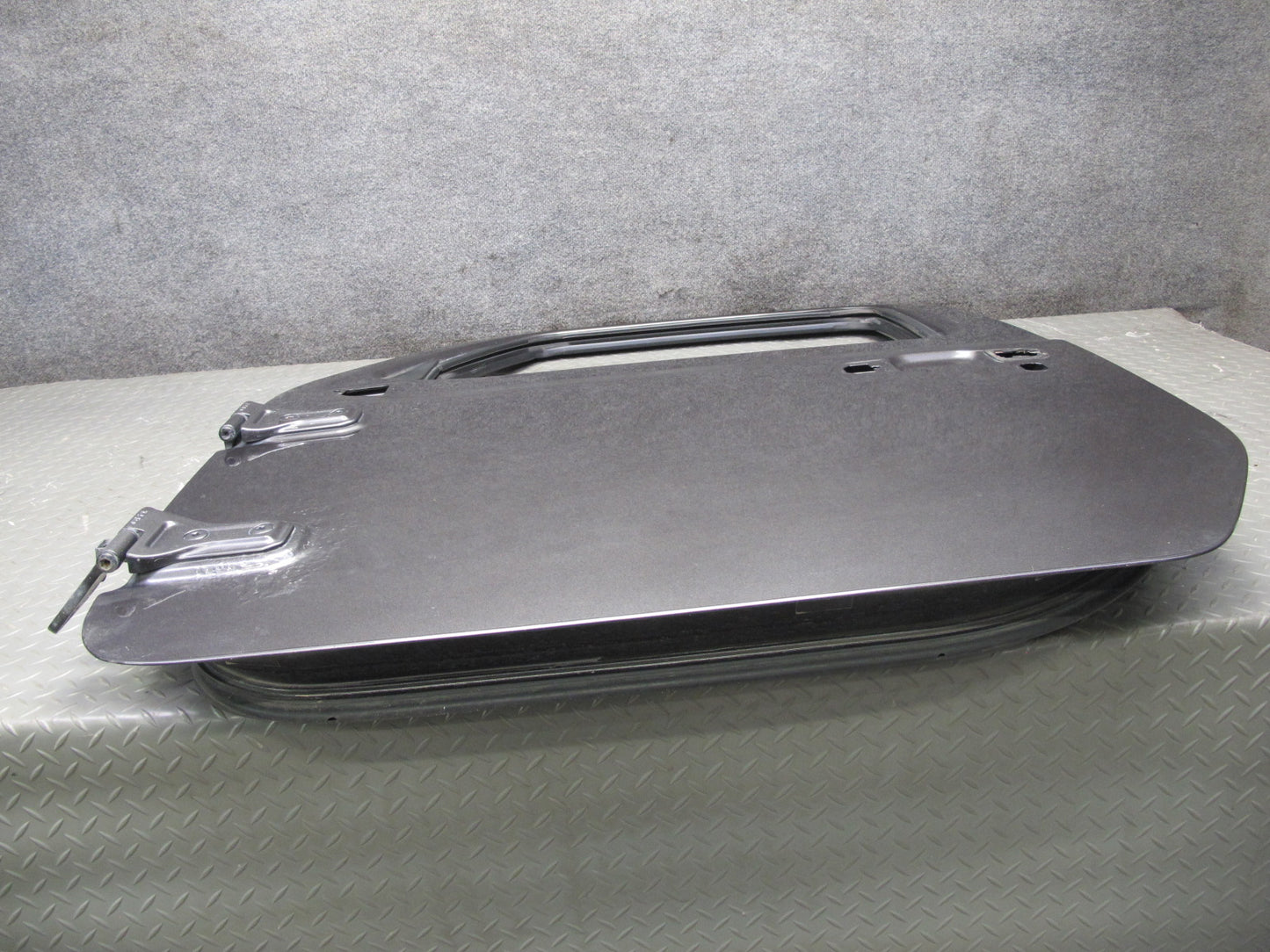 18-26 Jeep Wrangler JL 4-DOOR Front Left Door Shell Panel Granite Metallic OEM