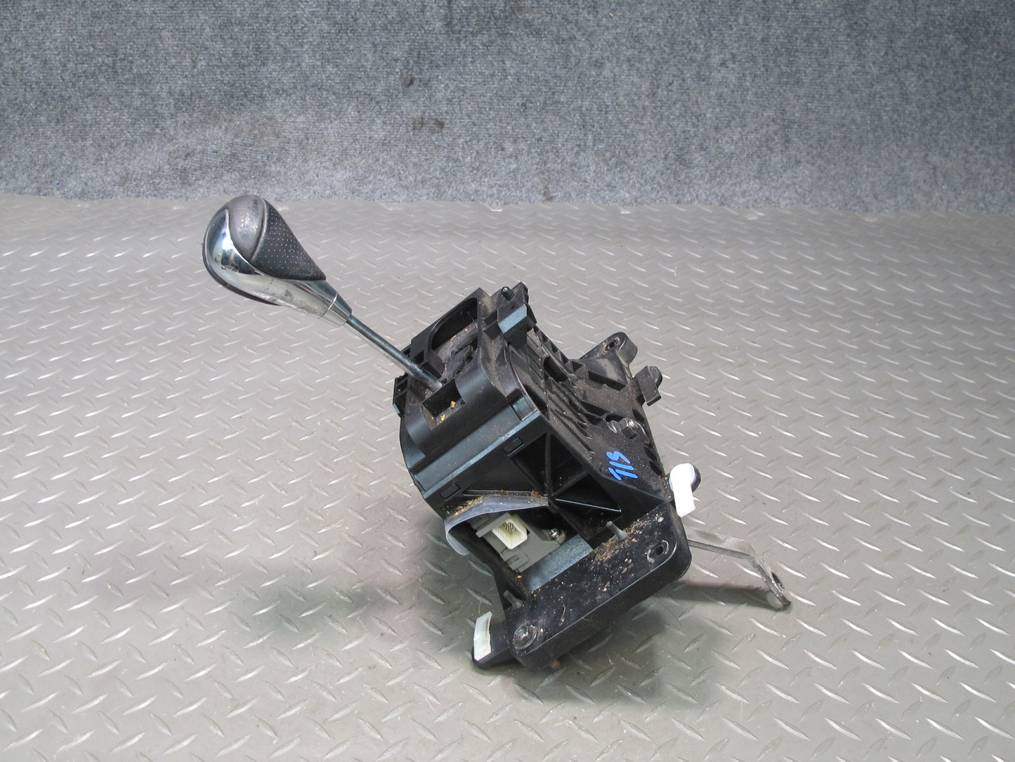 08-14 Lexus USE20L Is-f A/T Automatic Transmission Gear Shifter w Knob Assy OEM