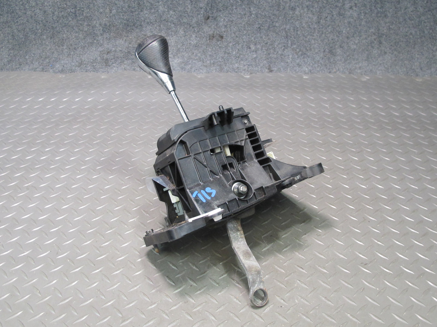 08-14 Lexus USE20L Is-f A/T Automatic Transmission Gear Shifter w Knob Assy OEM