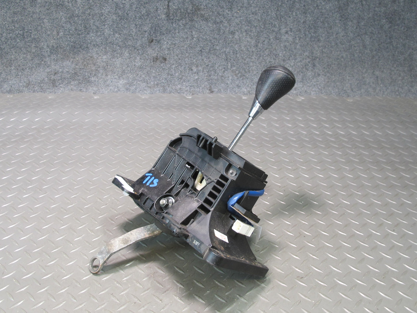 08-14 Lexus USE20L Is-f A/T Automatic Transmission Gear Shifter w Knob Assy OEM