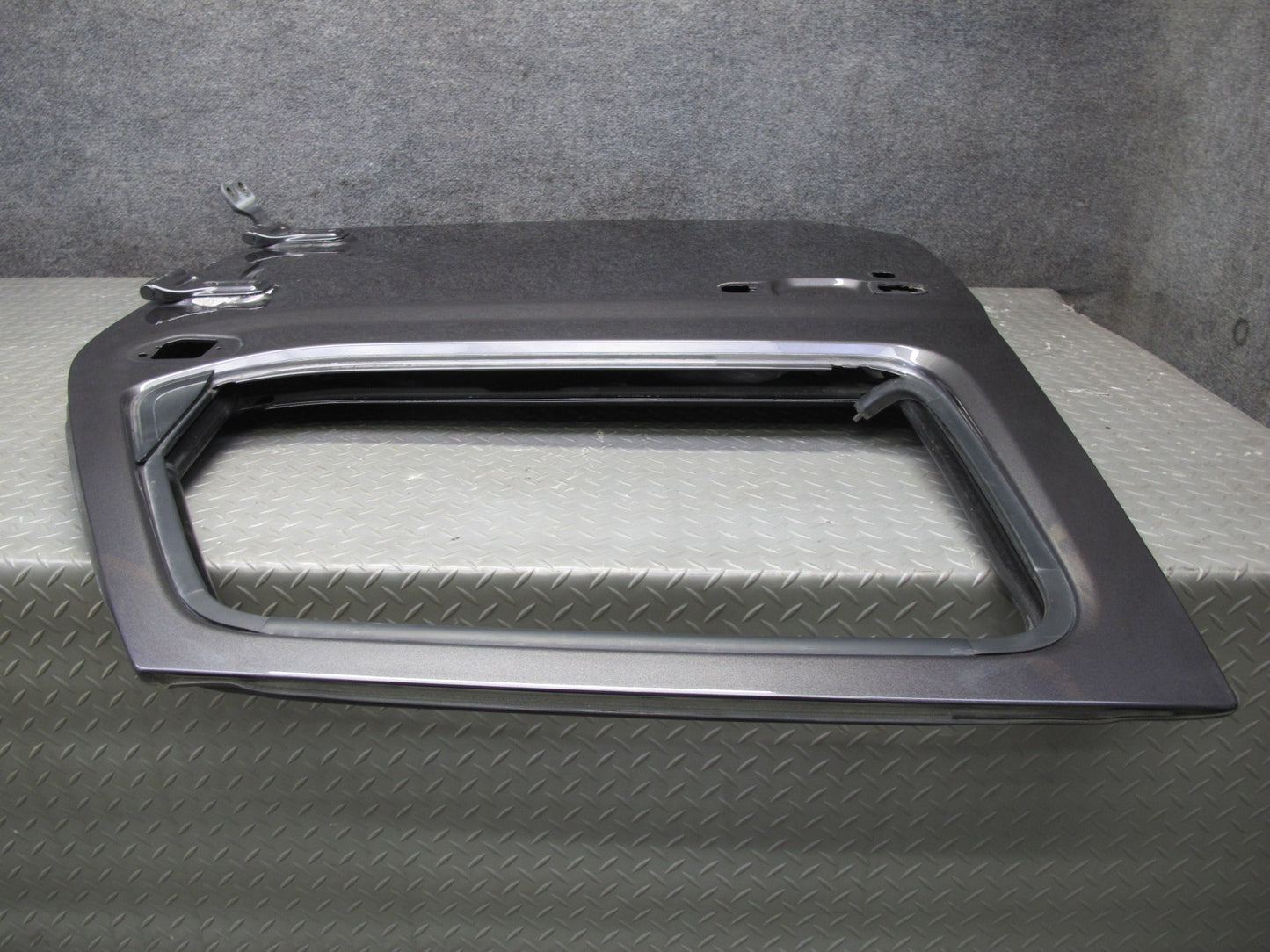 18-26 Jeep Wrangler JL 4-DOOR Front Right Door Shell Panel Granite Metallic OEM
