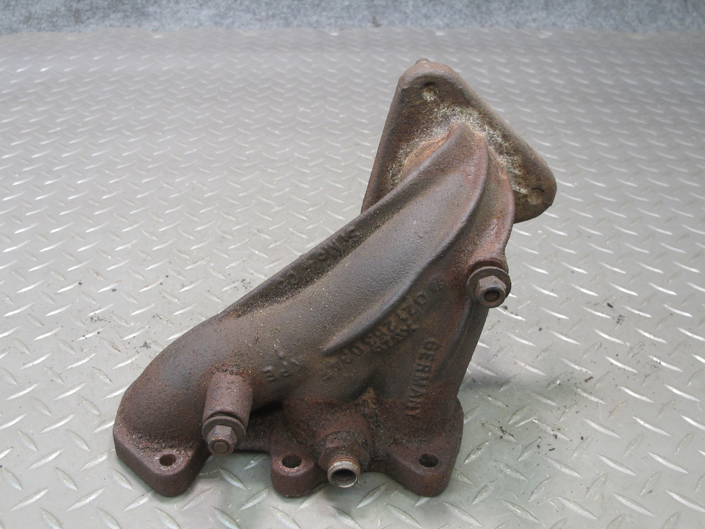 99-00 VW Eurovan T4 2.8L AES Set of 2 Engine Exhaust Manifold OEM