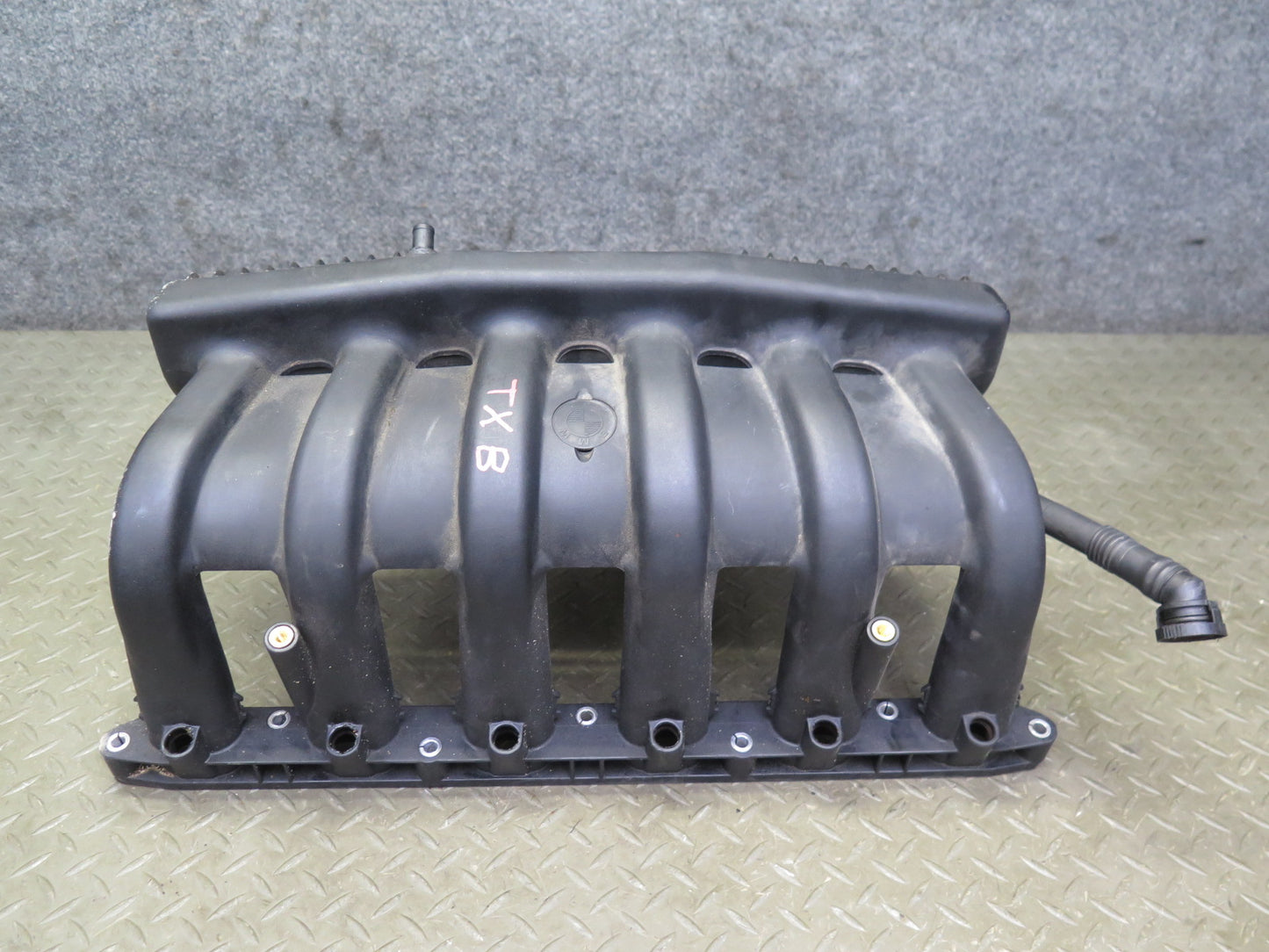 96-99 BMW E36 328iC Air Intake Manifold w Idle Control & Vent Valve 1707028 OEM