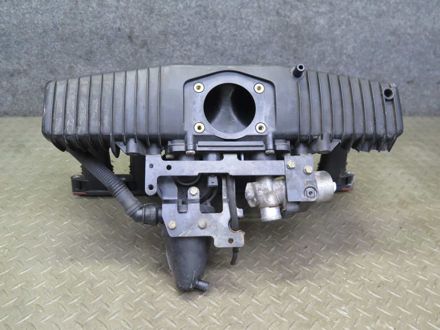 96-99 BMW E36 328iC Air Intake Manifold w Idle Control & Vent Valve 1707028 OEM