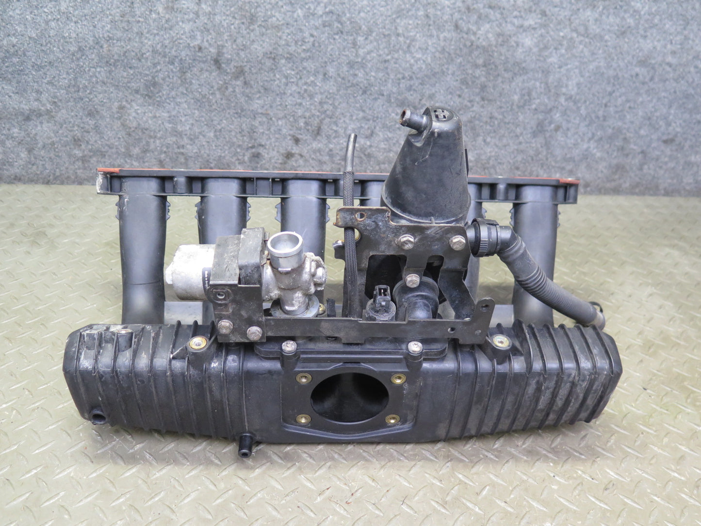 96-99 BMW E36 328iC Air Intake Manifold w Idle Control & Vent Valve 1707028 OEM