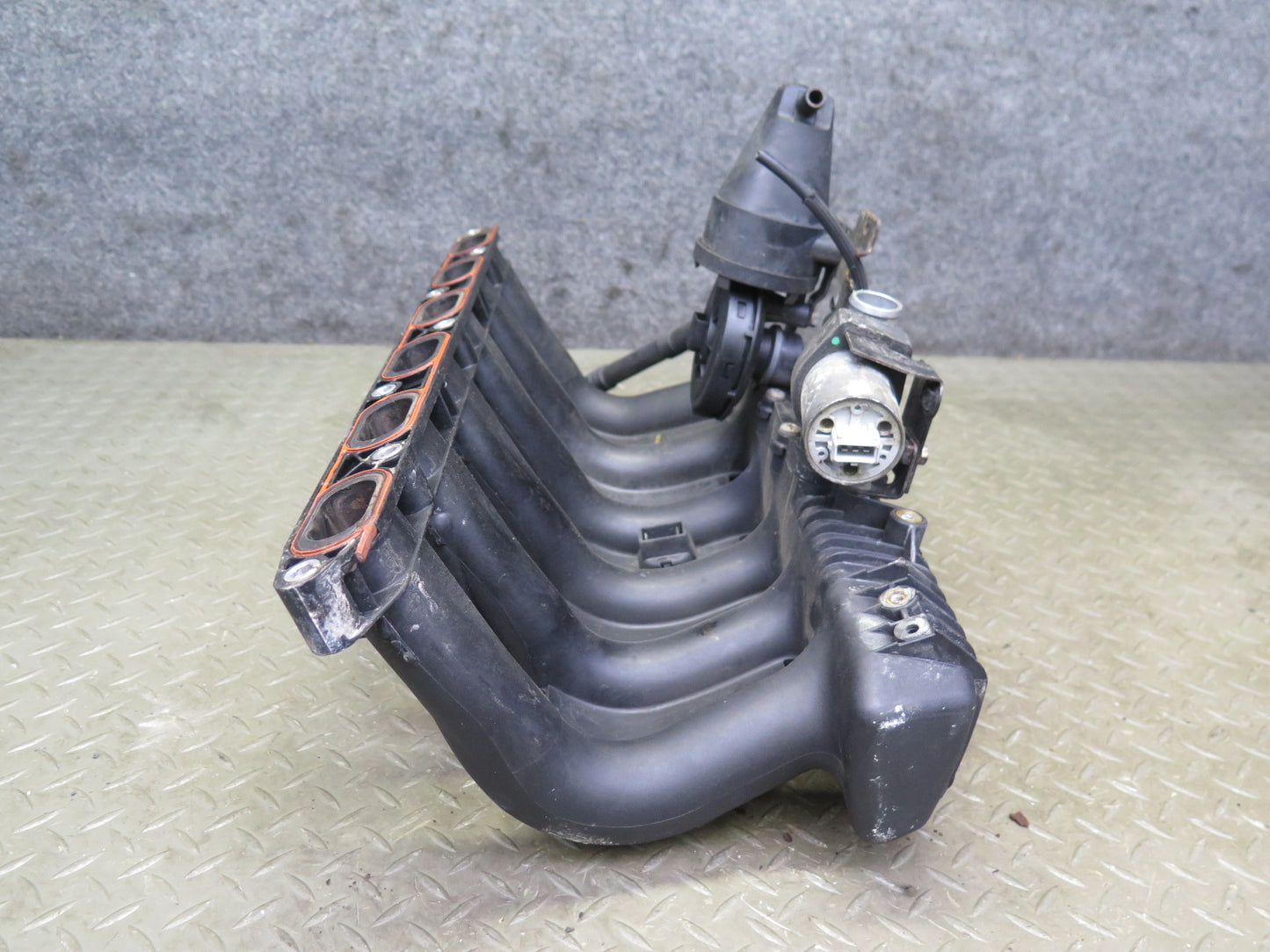 96-99 BMW E36 328iC Air Intake Manifold w Idle Control & Vent Valve 1707028 OEM